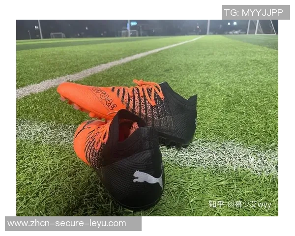 选择适合脚宽的足球鞋技巧与推荐指南助你提升球场表现