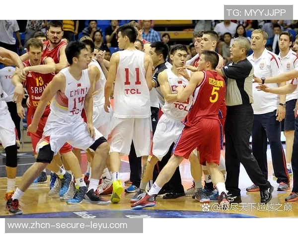 足球赛场上的暴力冲突引发社会热议与反思的斗殴事件解析